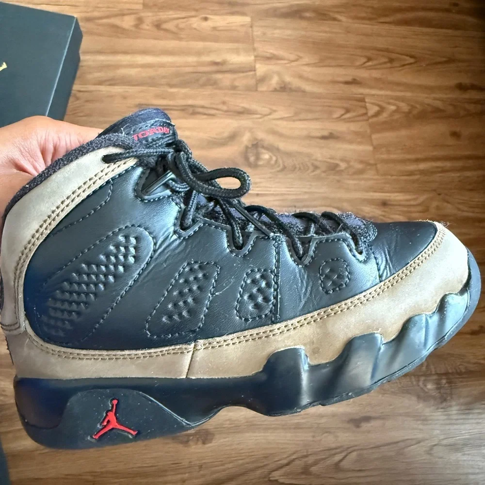Kids Air Jordan Retro 9 - Olives 🫒 - Picture 10 of 16